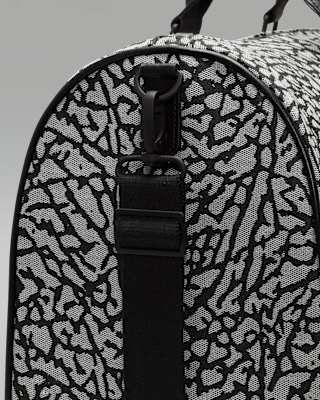 Jordan Icon Duffle Bag (25L). Nike.com